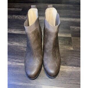 Crown Vintage Women's Wedge Heel Dark Brown Boots/Shoes Size 9 1/2 Casual